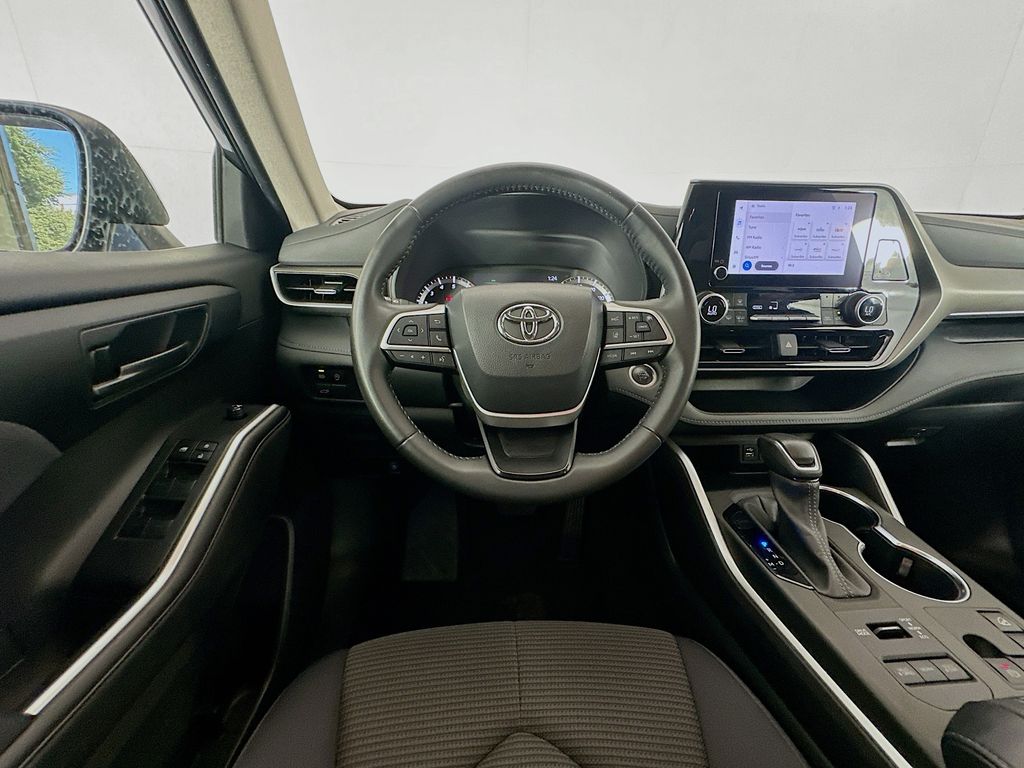 Thumbnail: 2024 Toyota Highlander - 21