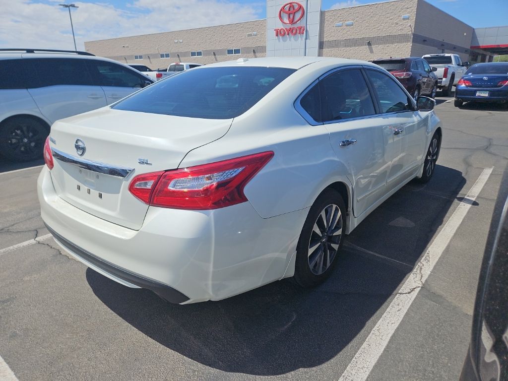Thumbnail: 2017 Nissan Altima - 3