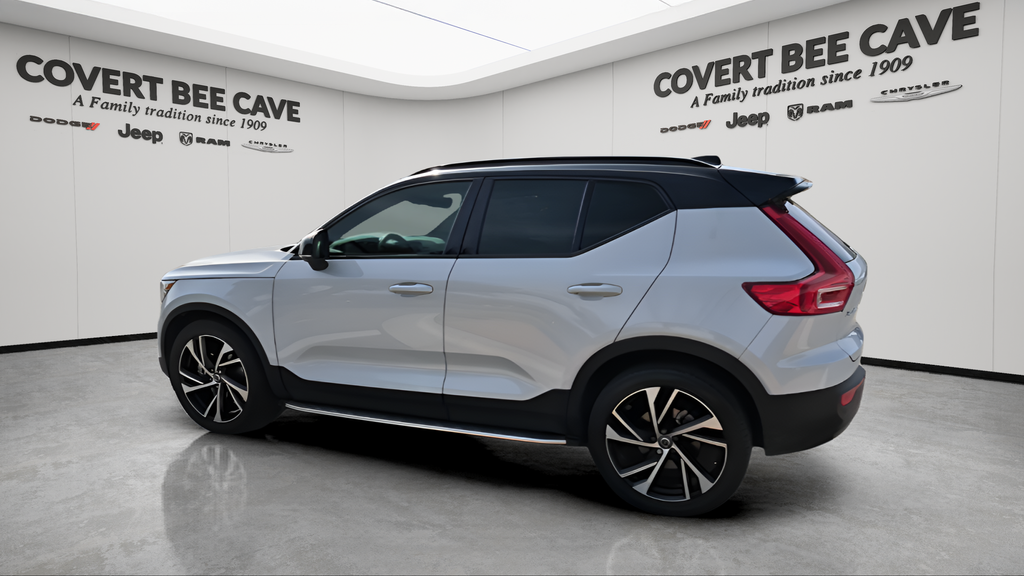 Used Car 2022 Volvo Xc40  R-design For Sale Under $25,000 In Austin, Texas