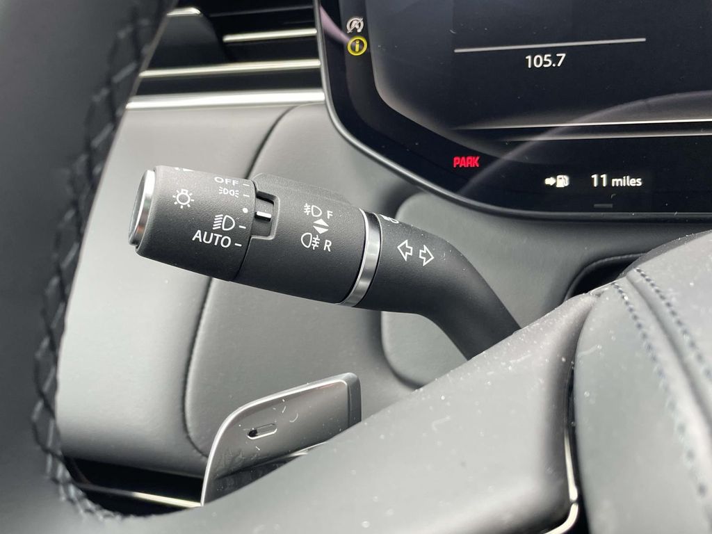 New 2026 White Land Rover Dynamic SE image 38