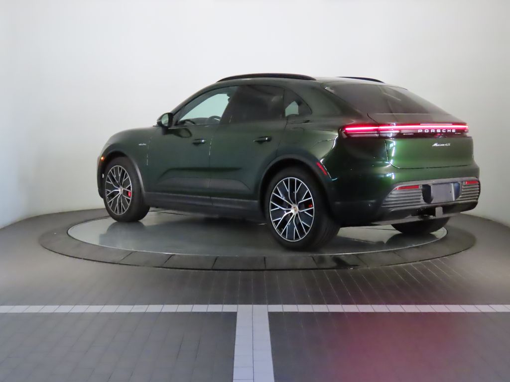 Thumbnail: 2025 Porsche Macan - 3