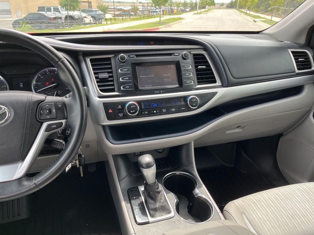 2015 Toyota Highlander  18