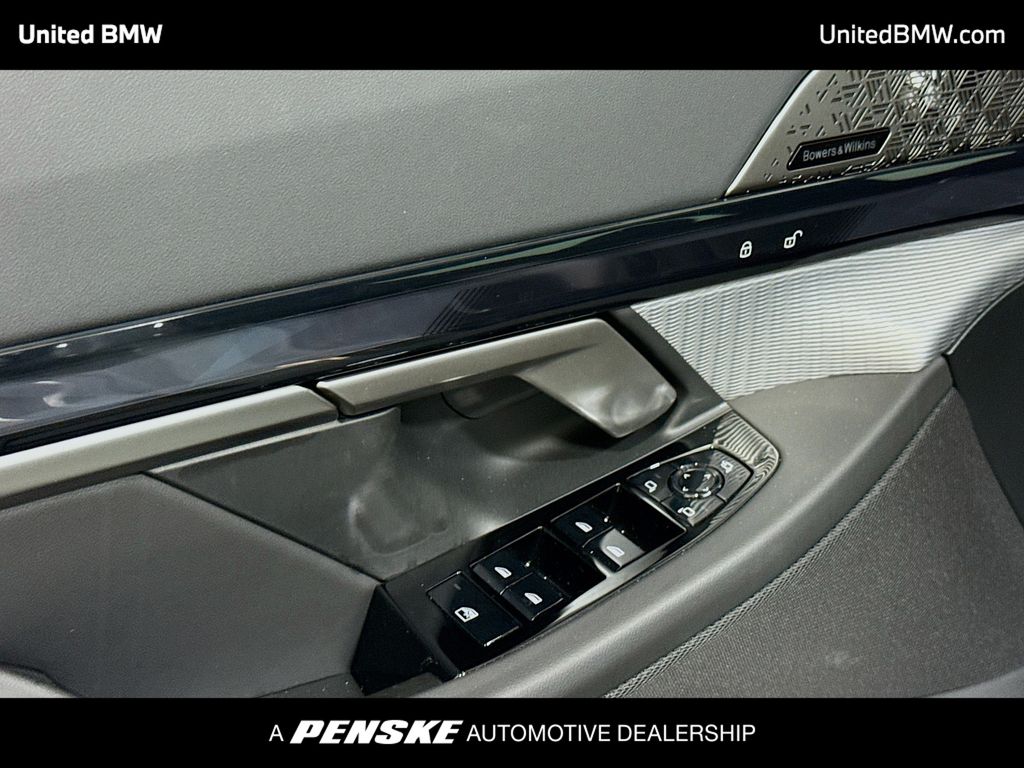 Thumbnail: 2026 BMW M5 - 3