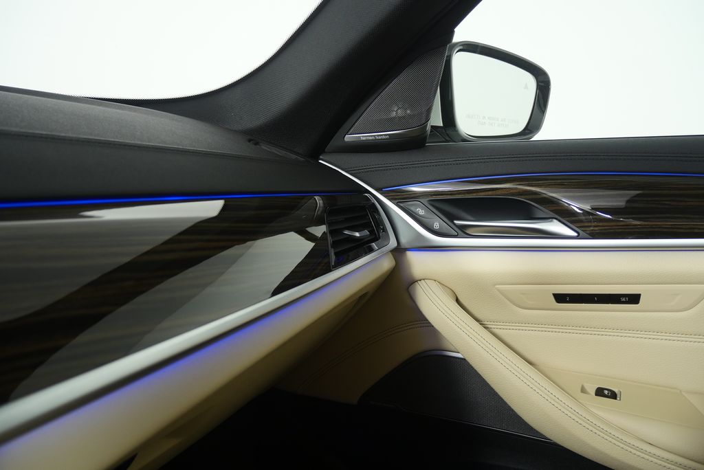 Thumbnail: 2020 BMW 5 Series - 31