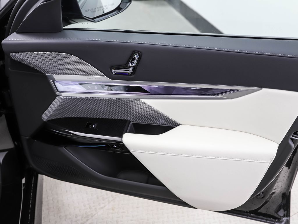 2025 BMW i7 xDrive60 29