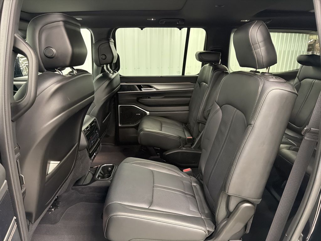 2025 Jeep Wagoneer Series II - 10
