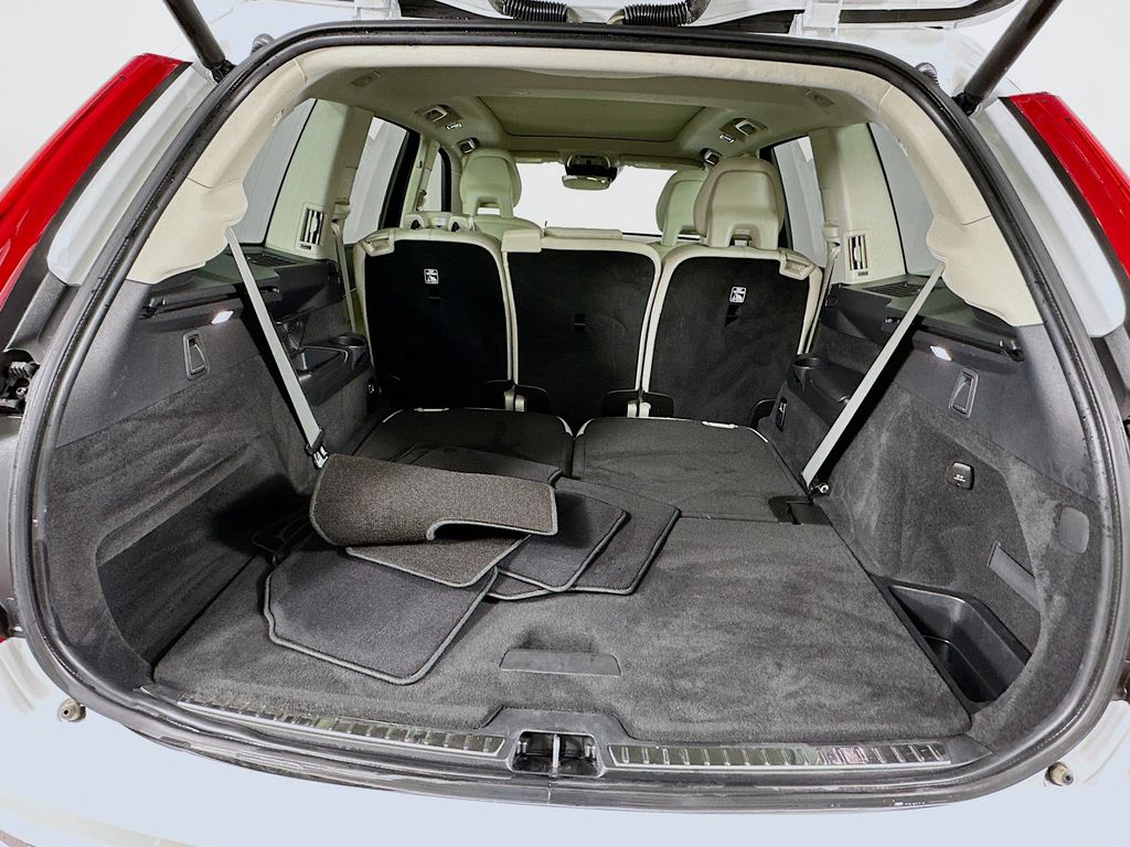Thumbnail: 2021 Volvo XC90 - 27