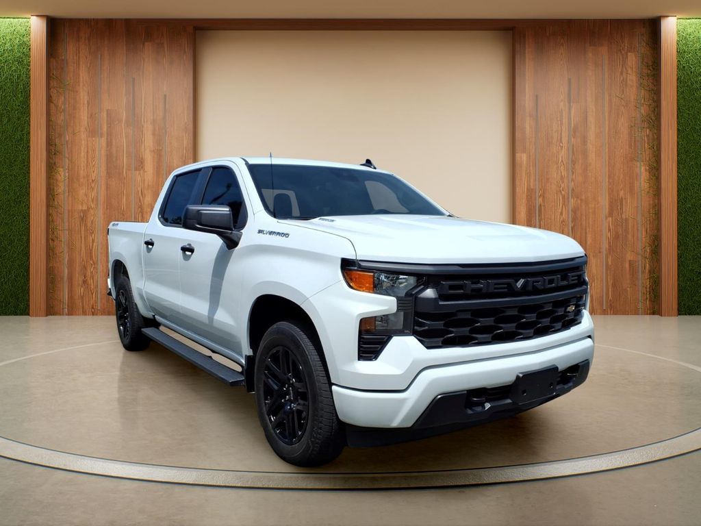 Summit White 2025 Chevrolet Silverado 1500 Pickup Truck Four-Wheel Drive 8-Speed Automatic