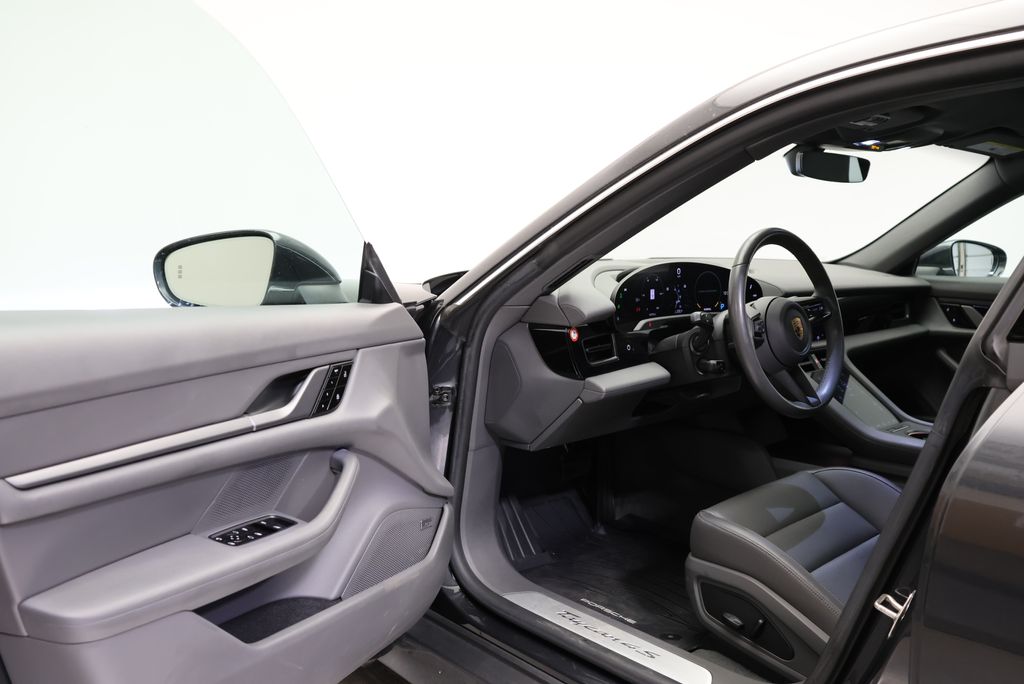 Thumbnail: 2021 Porsche Taycan - 28