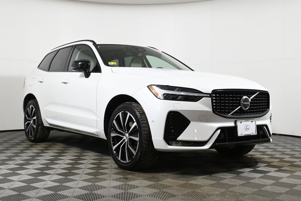 Thumbnail: 2023 Volvo XC60 - 10
