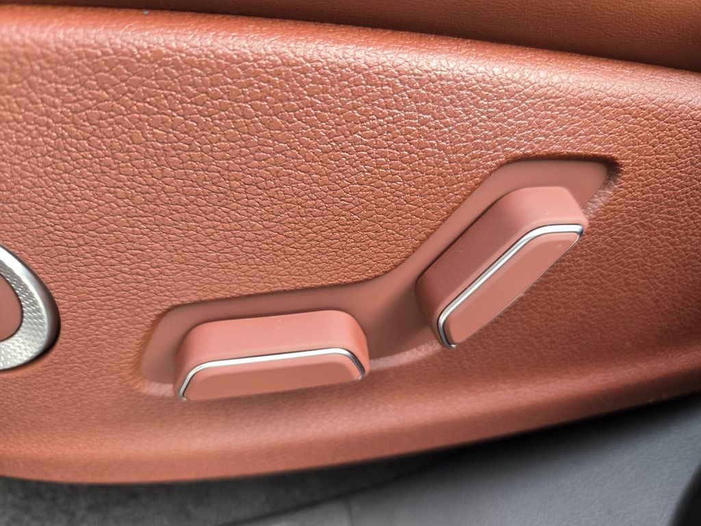 Thumbnail: 2025 Genesis GV80 - 31