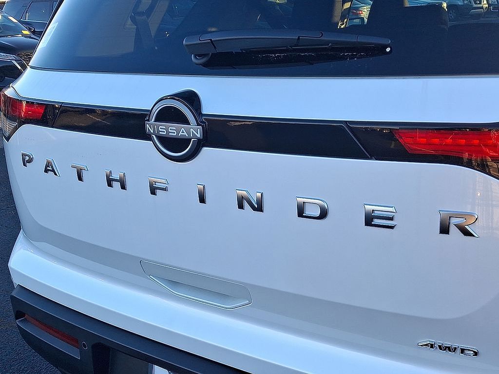 2025 Nissan Pathfinder SV 5