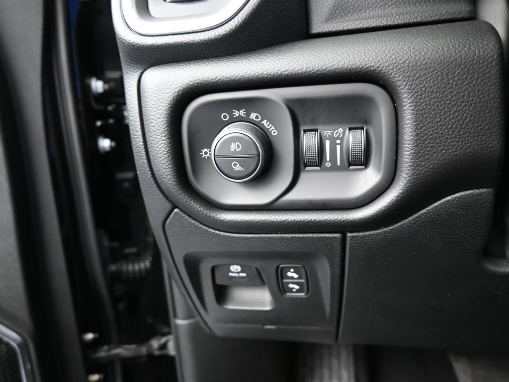 New 2026 Diamond Black Crystal Pearlcoat Ram Laramie image 28