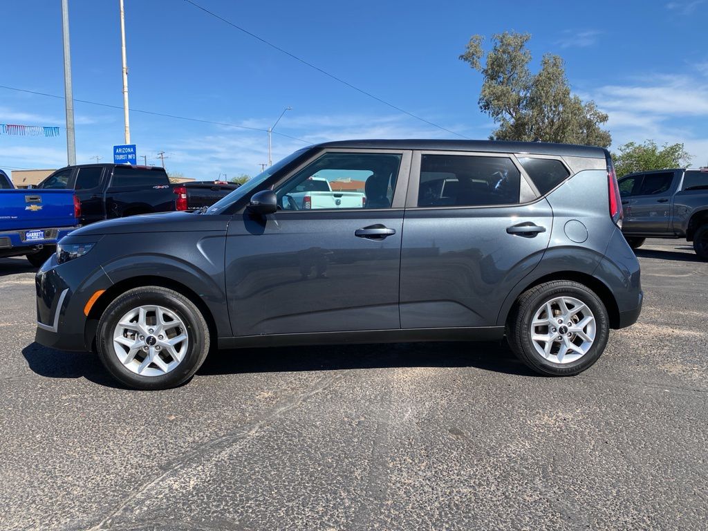 View vehicle photo 3