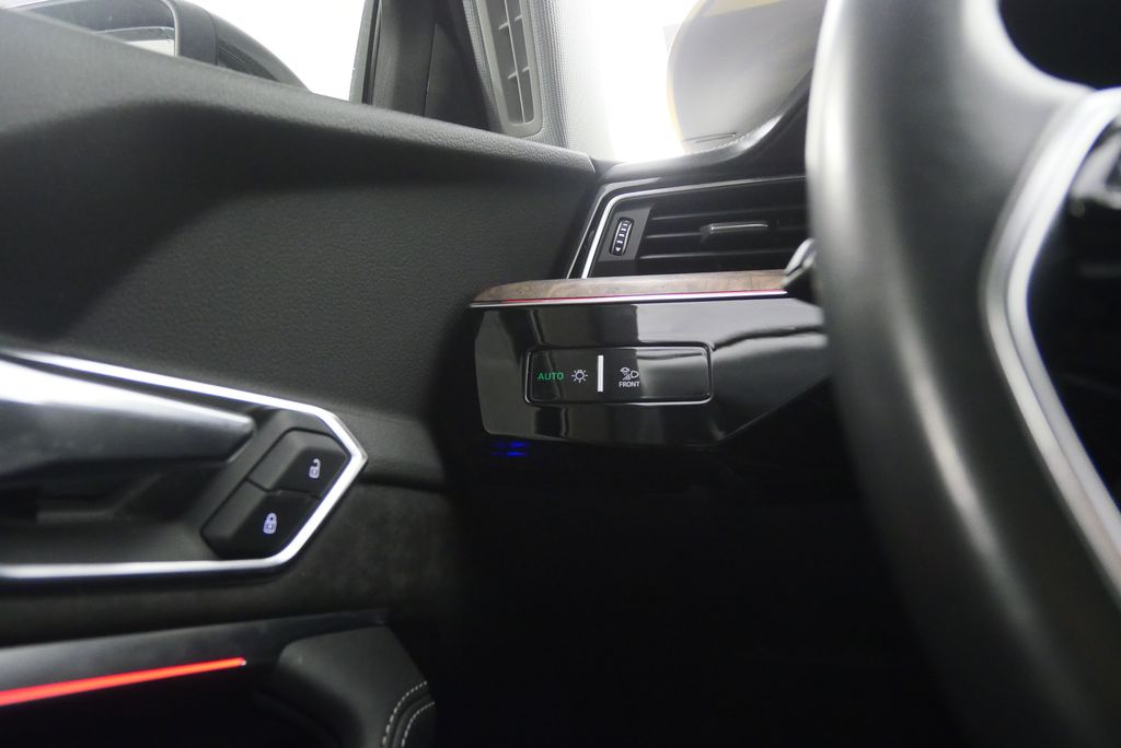 Thumbnail: 2019 Audi e-tron - 21