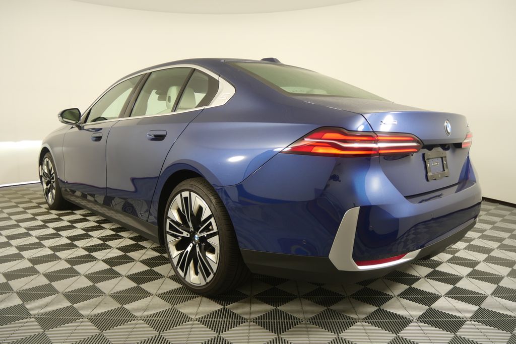 Thumbnail: 2025 BMW 5 Series - 5