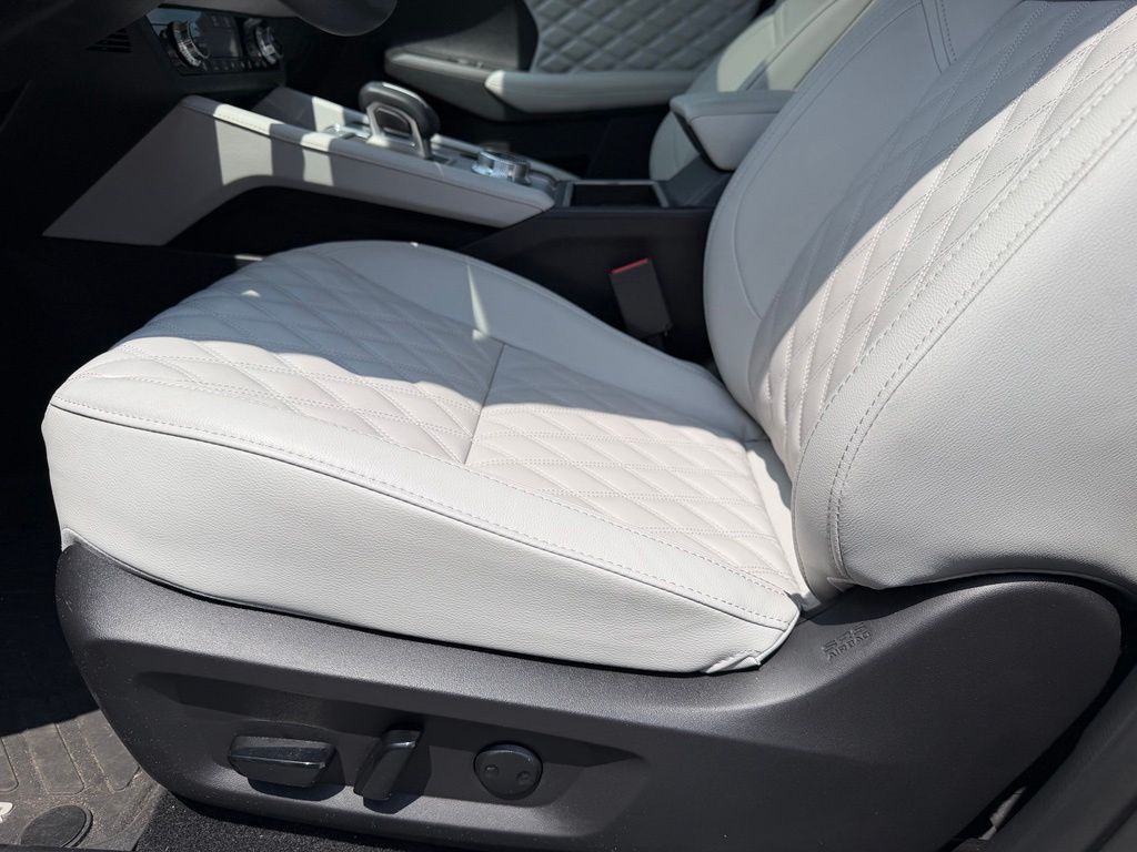 Used 2025 Mitsubishi Outlander PHEV SUV