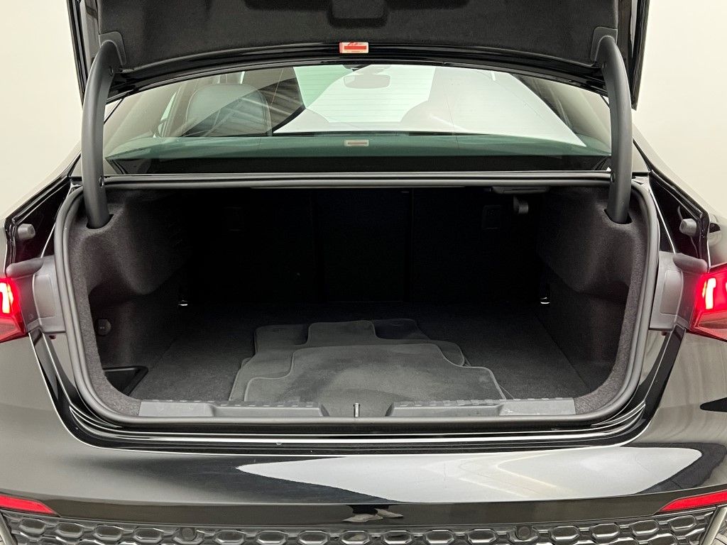 Thumbnail: 2022 Audi RS 3 - 9