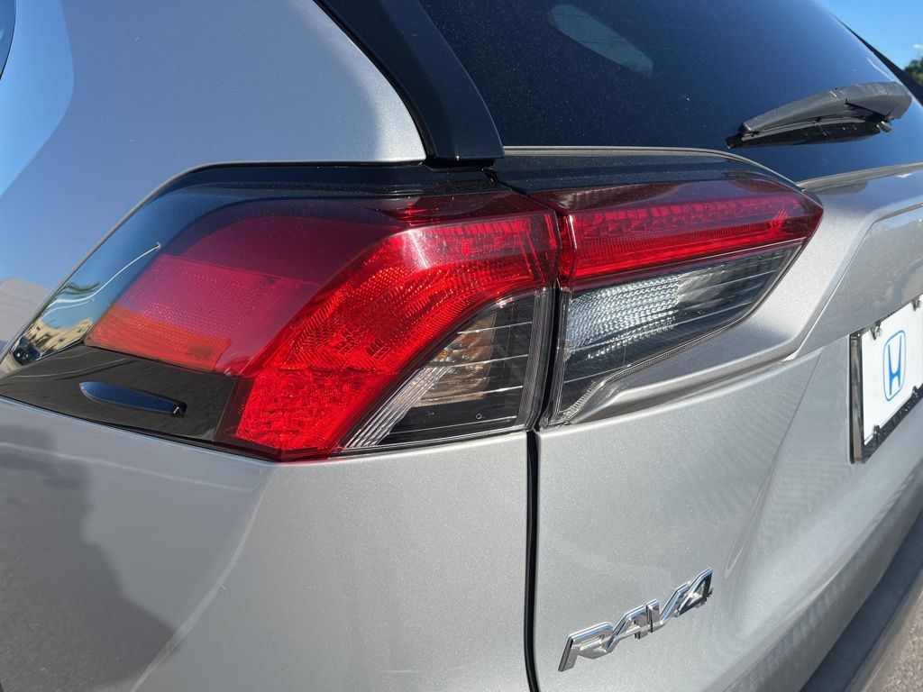 Thumbnail: 2019 Toyota RAV4 - 6