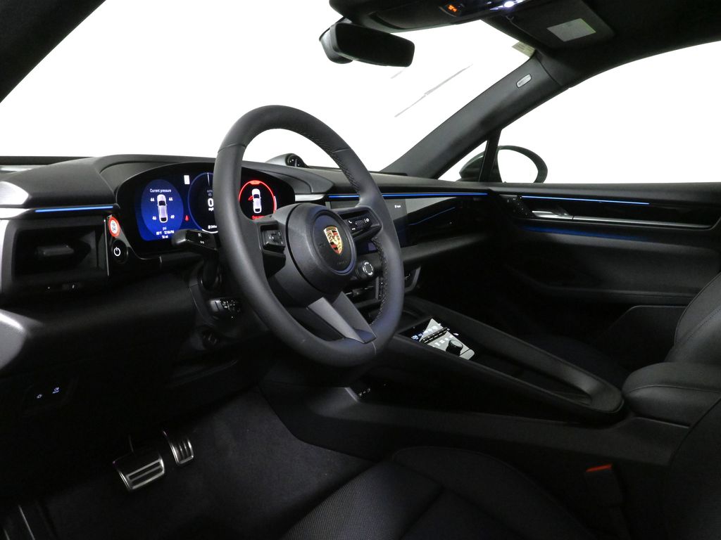 Thumbnail: 2025 Porsche Macan - 4