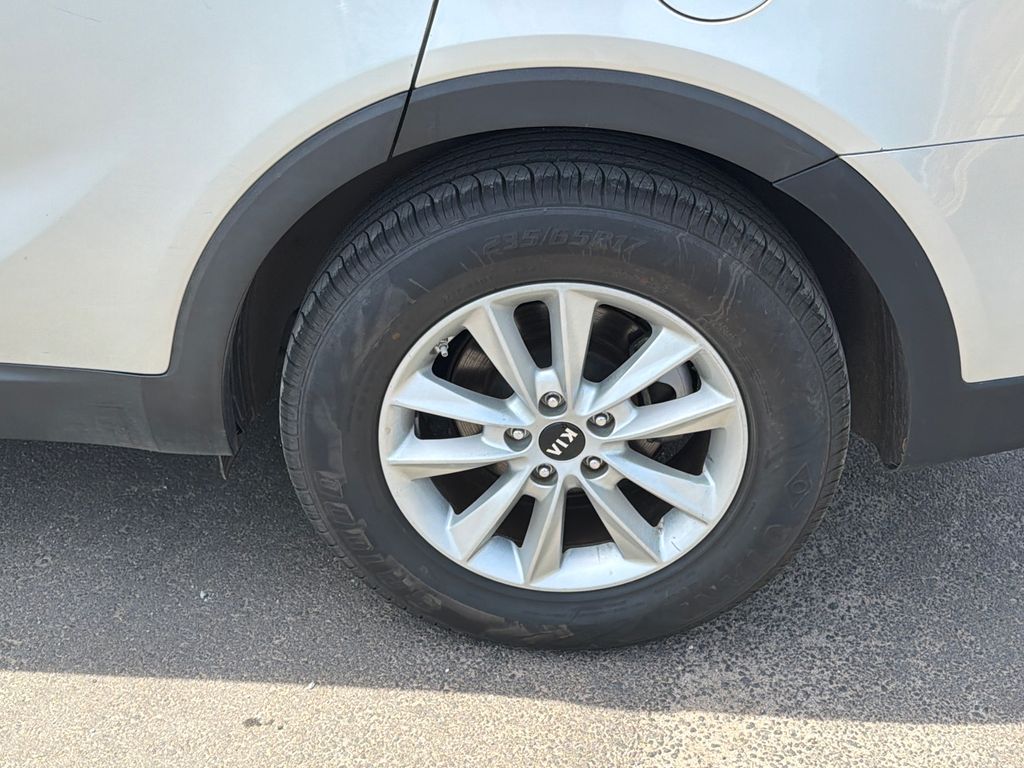 Used 2019 Sparkling Silver Kia L image 19