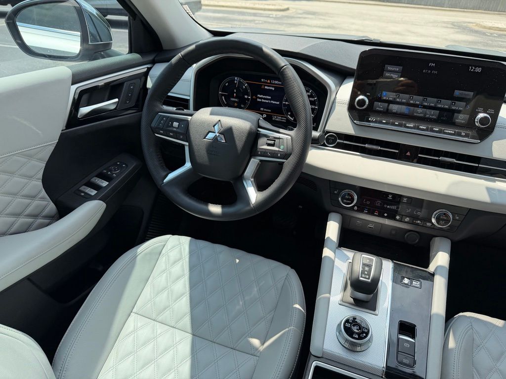 Used 2025 Mitsubishi Outlander PHEV SUV