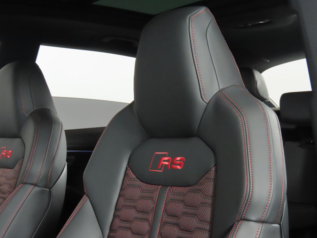 Thumbnail: 2026 Audi RS Q8 - 31