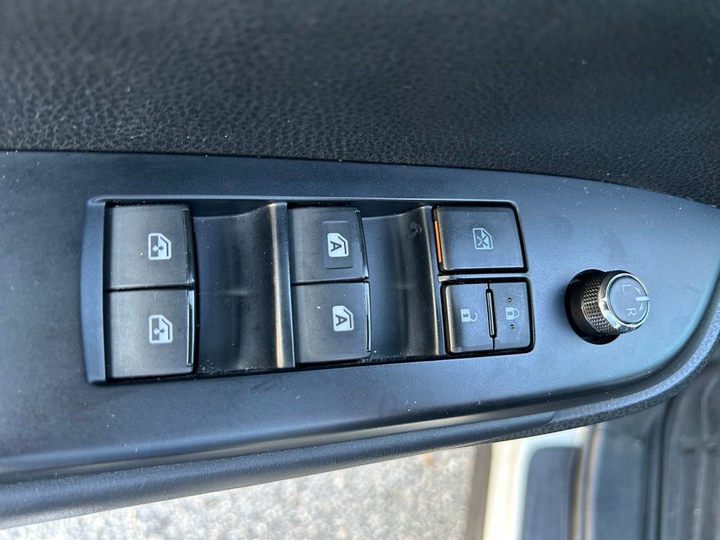 Thumbnail: 2017 Toyota Highlander - 18
