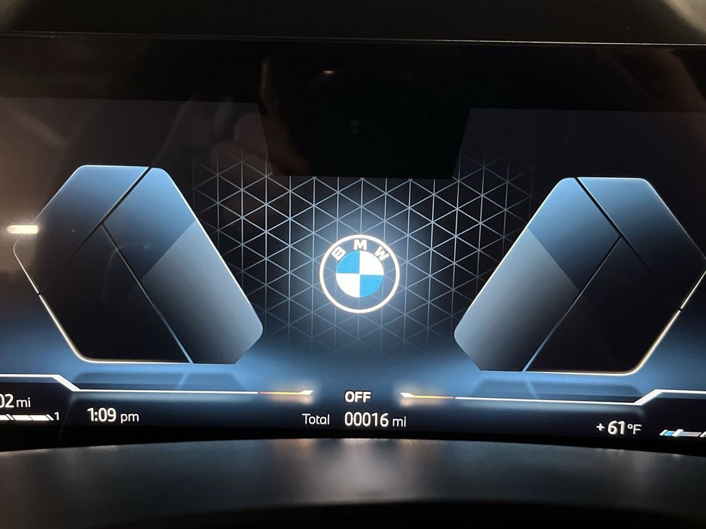 Thumbnail: 2026 BMW X7 - 15