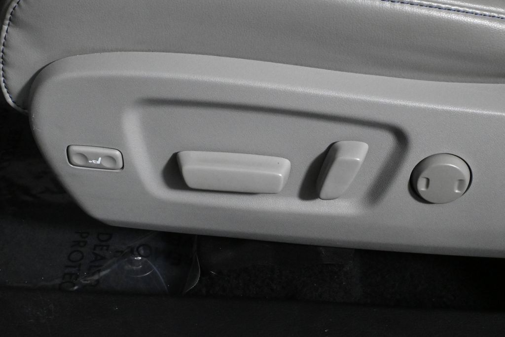 Thumbnail: 2019 Toyota Highlander - 26