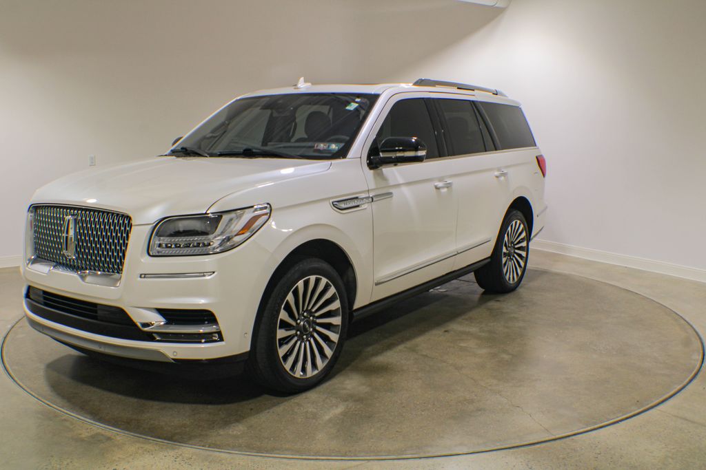 White Platinum Metallic Tri-Coat 2019 Lincoln Navigator SUV / Crossover Four-Wheel Drive Automatic