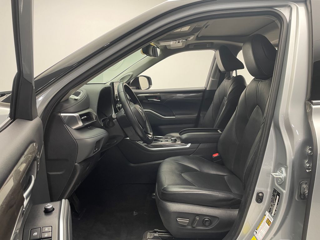 2021 Toyota Highlander Limited 12