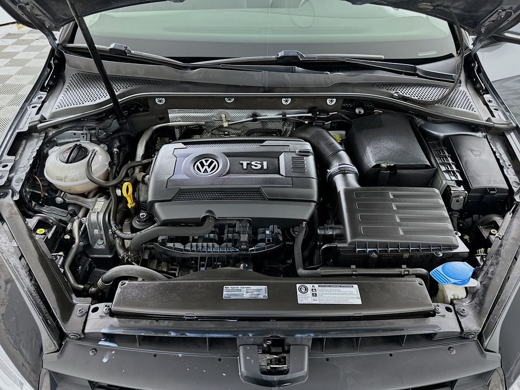 Thumbnail: 2016 Volkswagen Golf - 29