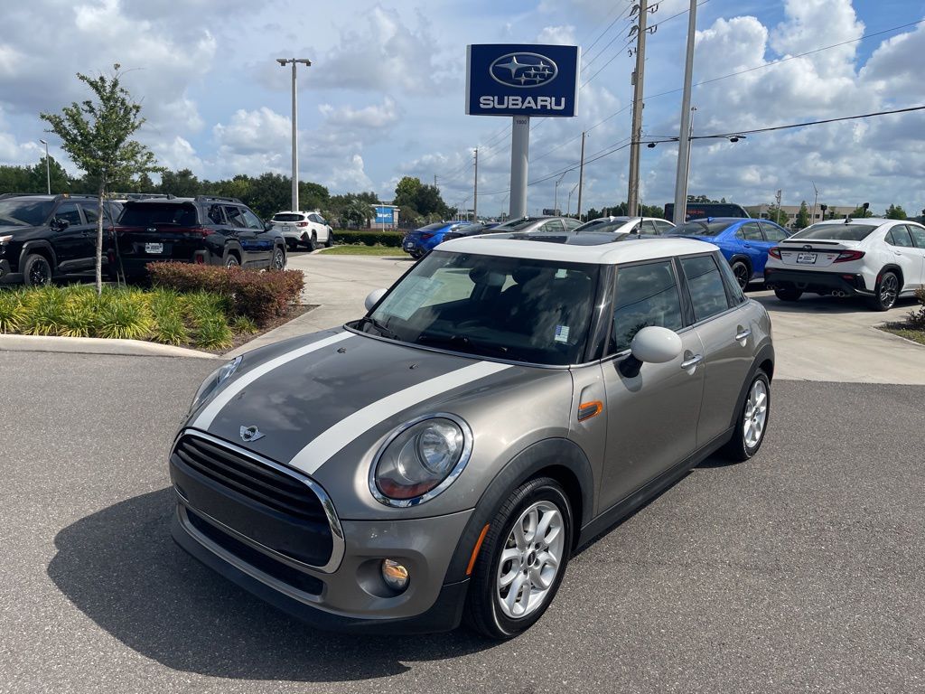 Moonwalk Gray Metallic 2017 MINI Cooper 4-Door Hatchback FWD Hatchback Front-Wheel Drive 7-Speed Automatic