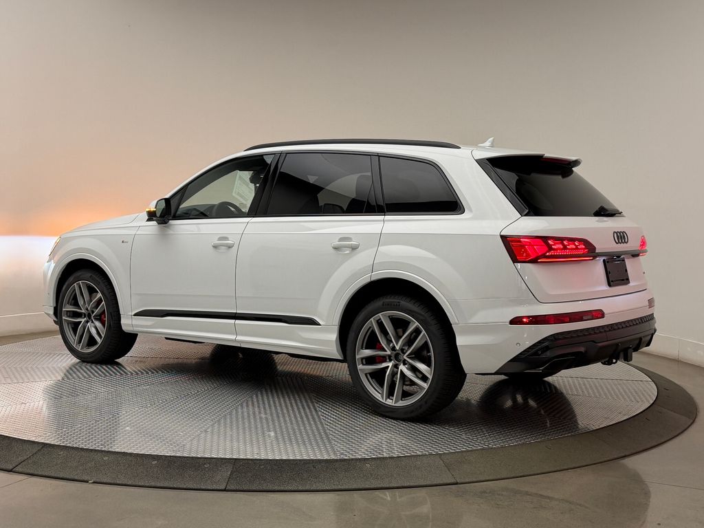 Thumbnail: 2026 Audi Q7 - 5