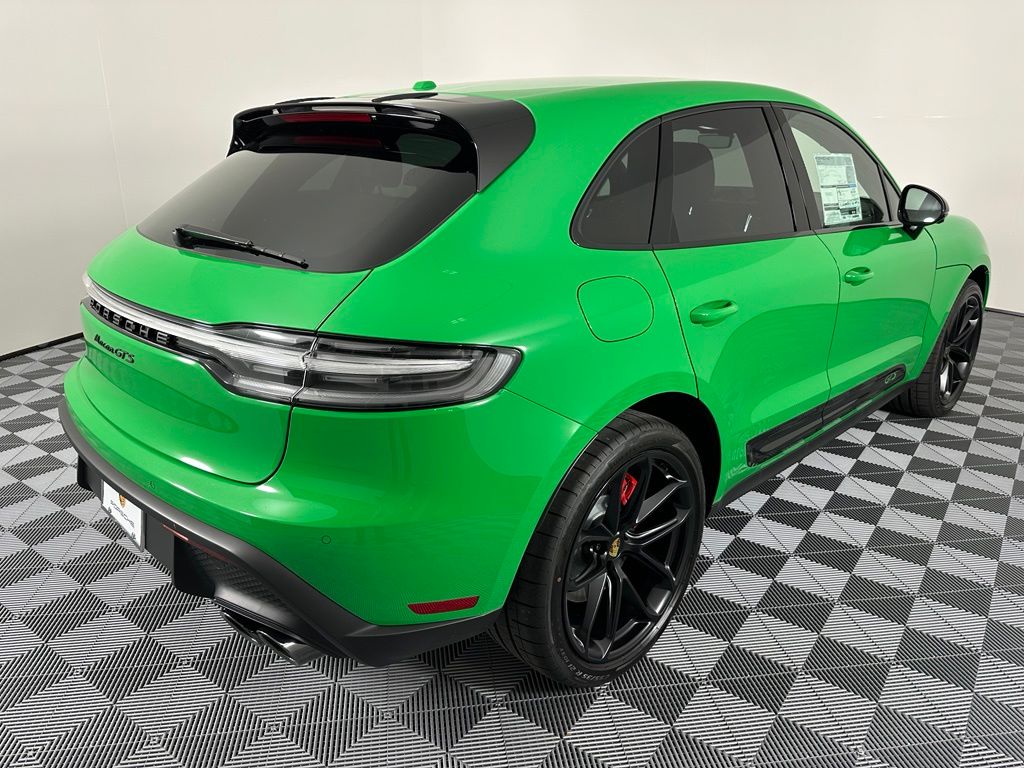 Thumbnail: 2026 Porsche Macan - 10