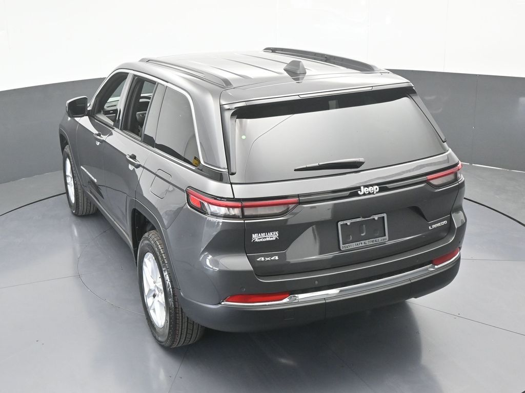 New 2026 Baltic Gray Metallic Clearcoat Jeep Laredo image 47