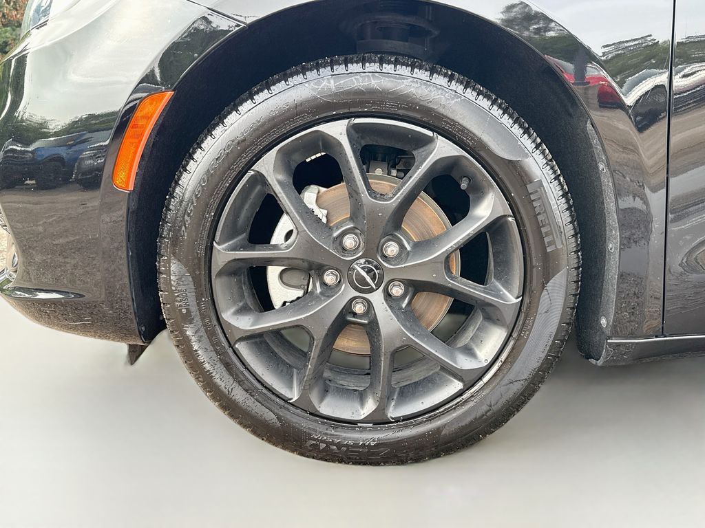 2025 Chrysler Pacifica Limited Black at Toyota of Victoria