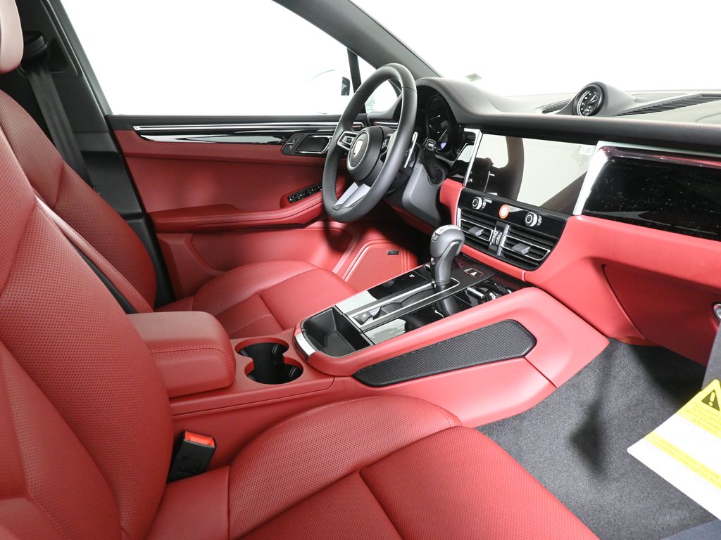 Thumbnail: 2025 Porsche Macan - 29