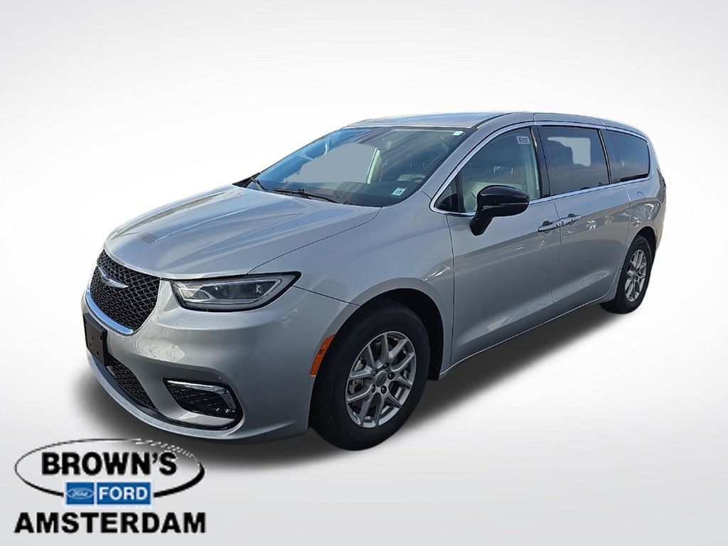 2024 Chrysler Pacifica Touring L - 3
