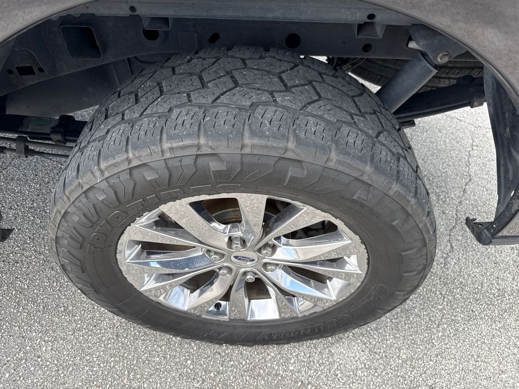 Used 2017  Ford XLT image 11