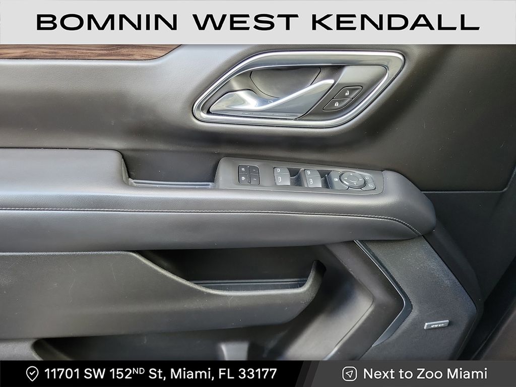 2021 Chevrolet Suburban LT photo