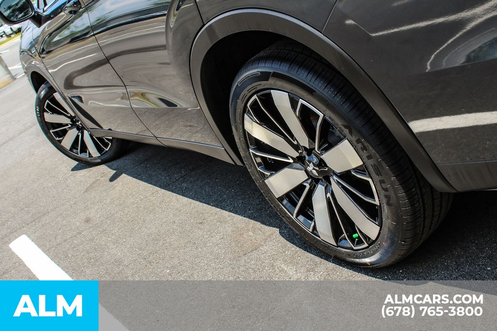 Used 2025 Gray Mitsubishi SE image 12