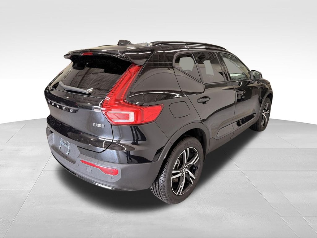 Thumbnail: 2026 Volvo XC40 - 6