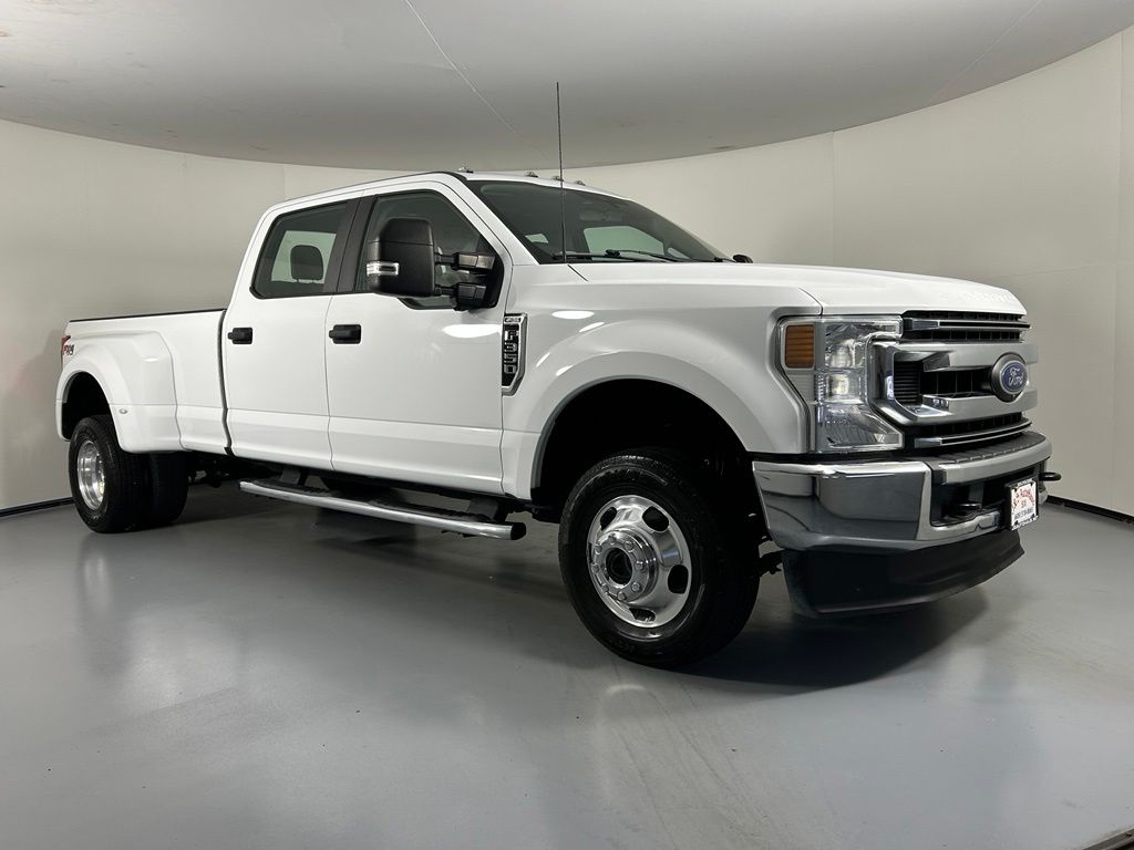 Oxford White 2022 Ford F-350 Super Duty Pickup Truck Four-Wheel Drive Automatic