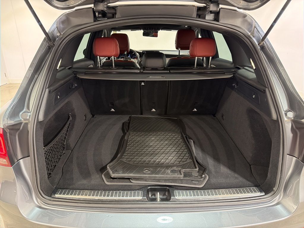 Used 2022  Mercedes-Benz GLC 300 image 29