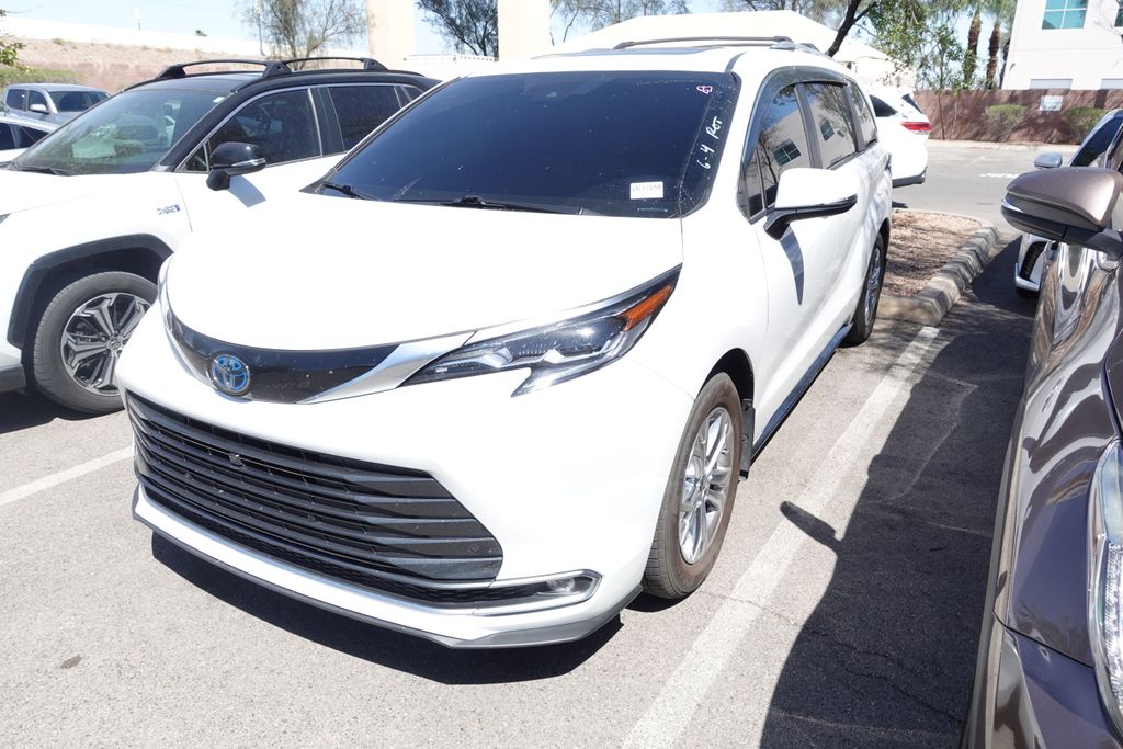 2024 Toyota Sienna Platinum