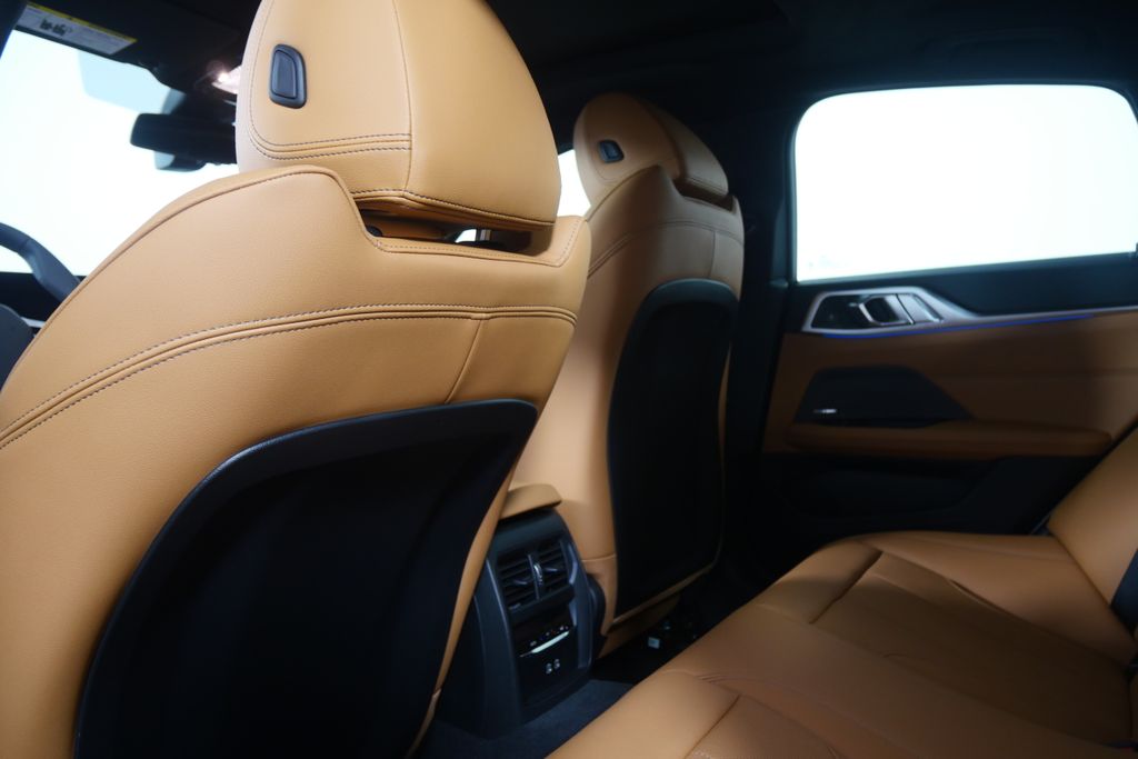 Thumbnail: 2026 BMW i4 - 17