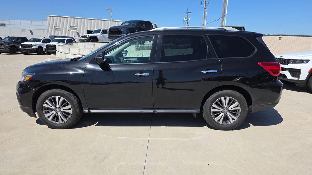 Used 2020 Nissan Pathfinder SL with VIN 5N1DR2CM7LC580105 for sale in Kansas City