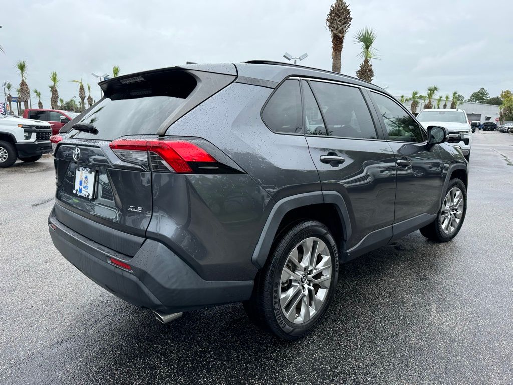 2019 Toyota RAV4 XLE Premium 8